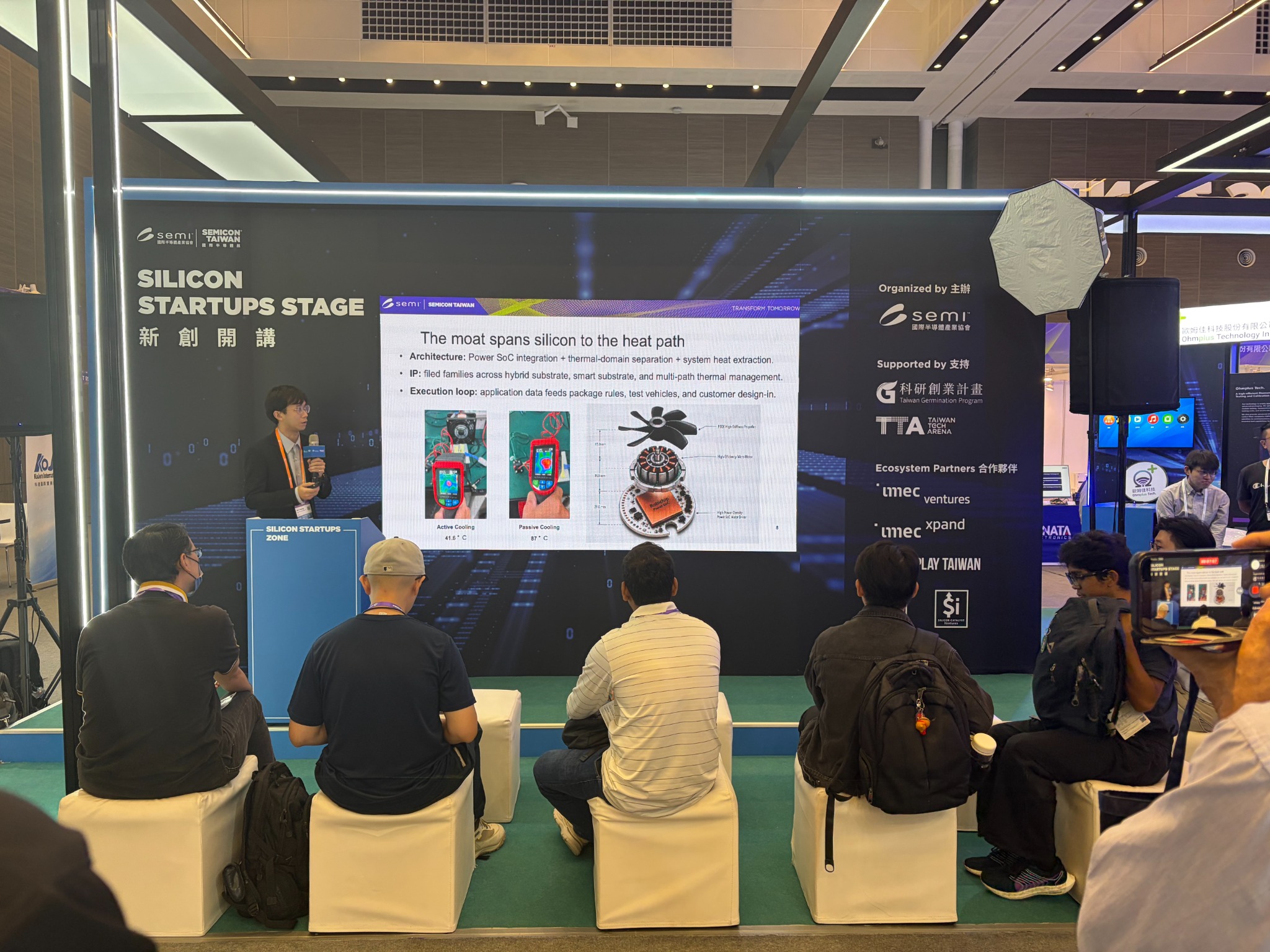 RobiChip presenting Semiconductor-Defined Motion at the Silicon Startups Stage